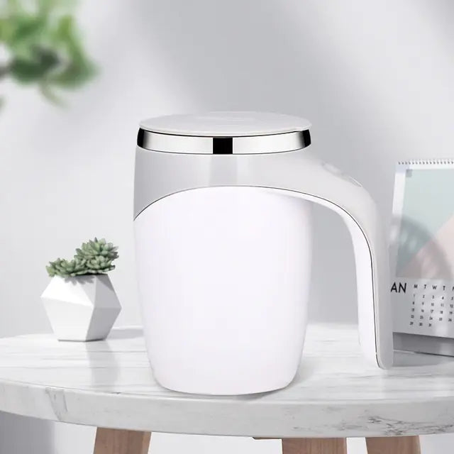 Taza de café con agitación automática recargable